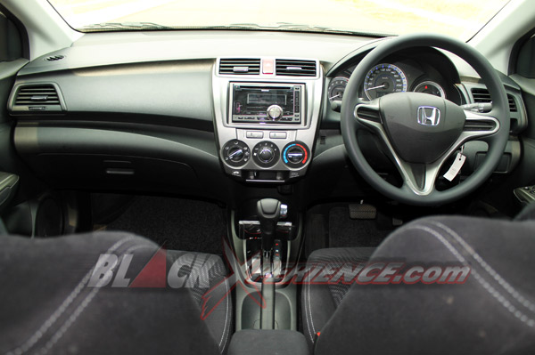 Merasakan Sensasi Berkendara Dengan Sedan Legendaris Honda