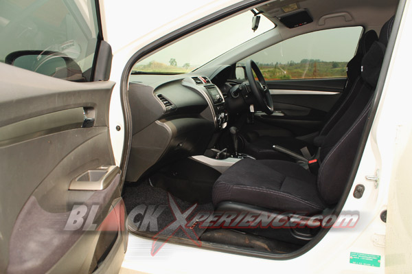 Merasakan Sensasi Berkendara Dengan Sedan Legendaris Honda