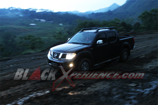 Berpetualang Bersama Nissan Navara Sports Version