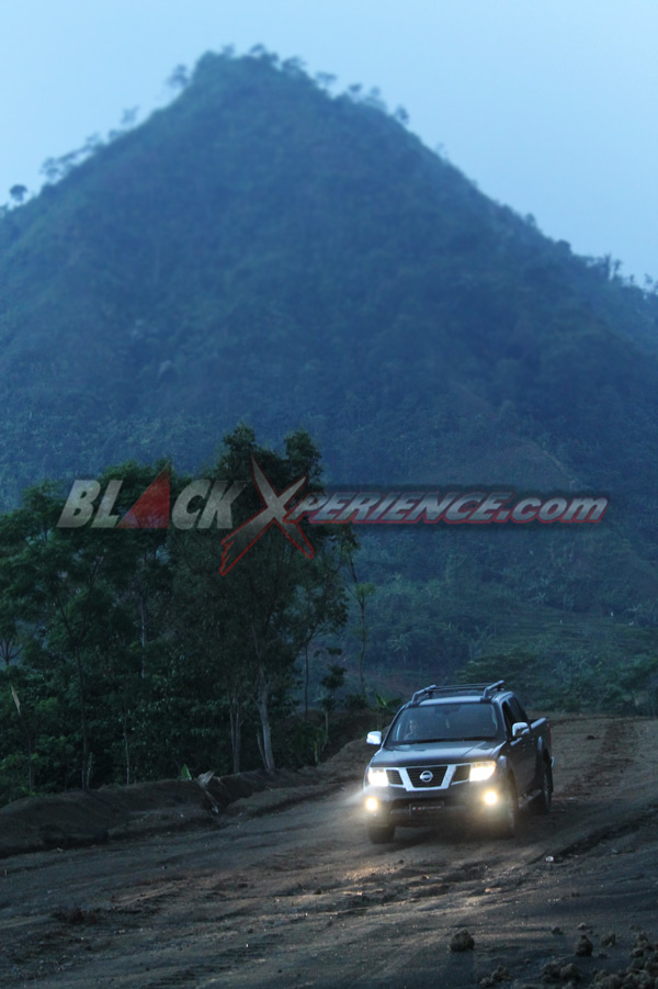 Berpetualang Bersama Nissan Navara Sports Version