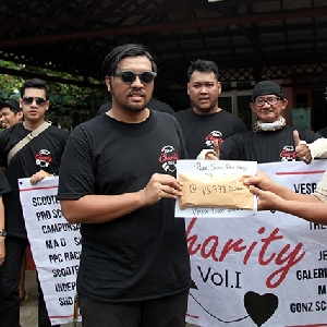Jakarta Vespa Lovers Beri Sumbangan ke 3 Panti Asuhan