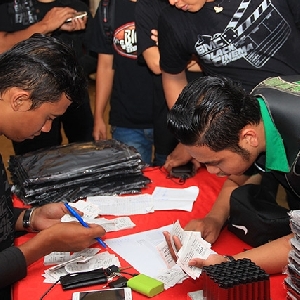 Ratusan Komunitas Motor Bandung Penuhi Blitzmegaplex Bandung