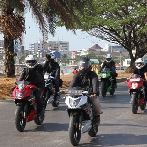 Kawasaki Gelar Turing Bersama Komunitas Ninja RR Mono