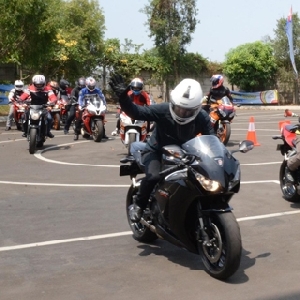 Komunitas Honda Big Wing Jakarta Latih Safety Riding
