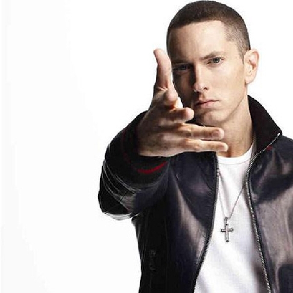 Eminem Ingin Pukul Wajah Lana Del Rey ?