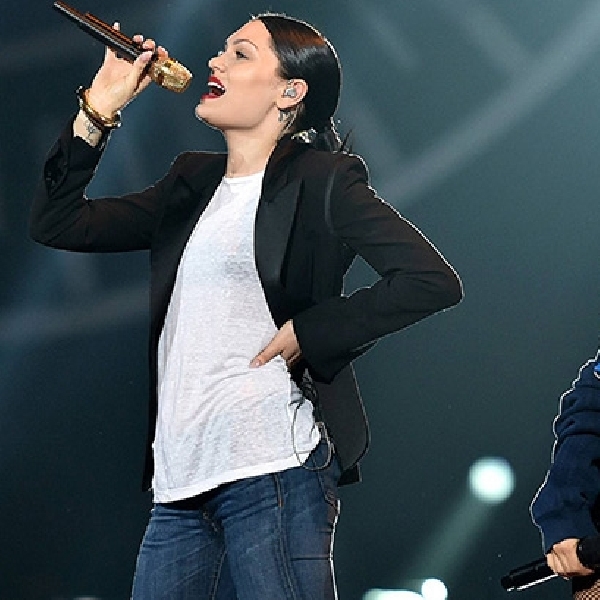 Ariana Grande dan Jessie J Tolak Remake Lagu 'The Boy is Mine'