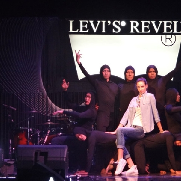 Naif dan The Overtunes Meriahkan Malam Levi's Revel Night Party