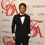 Pharrell Williams Rebut Gelar Fashion Icon dari CFDA
