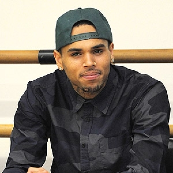 Chris Brown Dipastikan Akan Segera Mendarat di Tanah Air