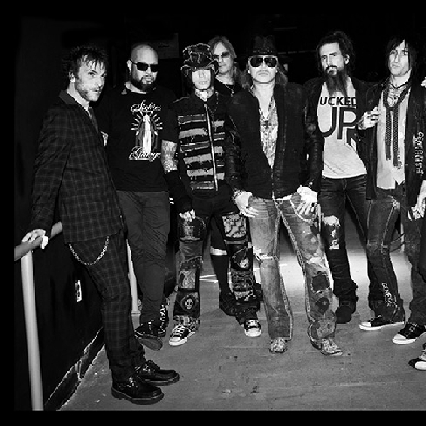 Telah Menyimpan Banyak Lagu, Guns N' Roses Siap Produksi Tiga Album Baru