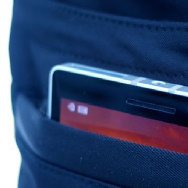 Celana ini dapat merecharge baterai Nokia Lumia anda
