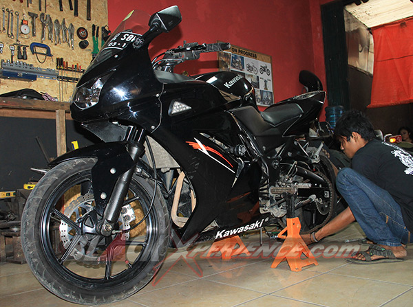 Tampang standar Kawasaki Ninja250