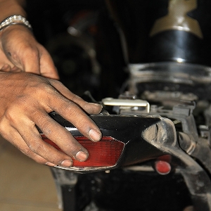 Cover bodi mulai dilepas