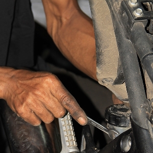Botol minyak rem ikut dibongkar