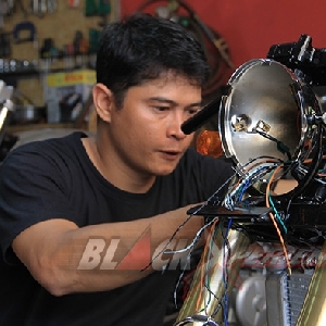 Bule, turut membantu mekanik urut kabel