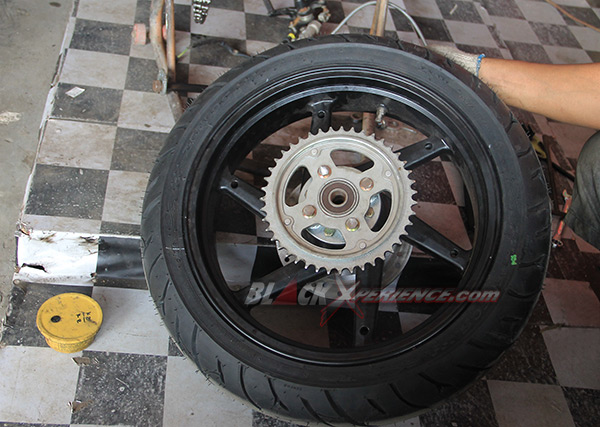 Velg 4,5 inci (belakang)