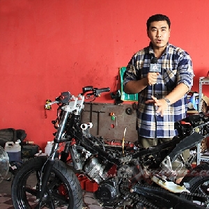 Billy, Jail Auto Custom