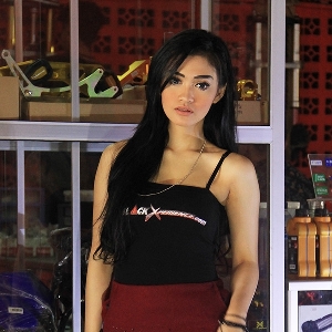 Putri Lanna, Host