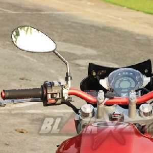 Stang fatbar jadi andalan modifikasi street fighter