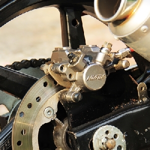 Perangkat rem cakram belakang