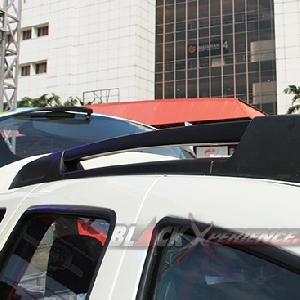 Roof ikut dimodif dengan dilengkapi lampu dari Autovision