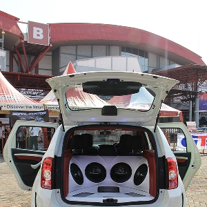 Piranti audio Pioneer tertata rapi di bagasi