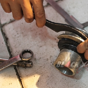 Memastikan gorund clereance dari ketinggian suspensi