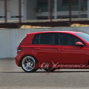 Menguji akselerasi, namun tidak maksimal mengingat aspal lcin dan berbatu