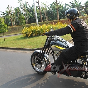 Proses test ride Harley-Davidson Softail EVO 