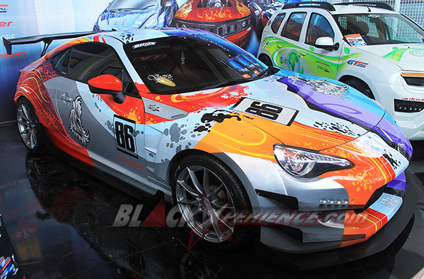 Signal Kustom Bersiap Garap Eksterior Renault Duster dengan Mural Art di IIMS 2014