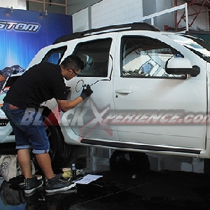 Signal Kustom Bersiap Garap Eksterior Renault Duster dengan Mural Art di IIMS 2014