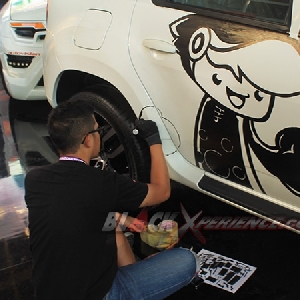 Signal Kustom Bersiap Garap Eksterior Renault Duster dengan Mural Art di IIMS 2014