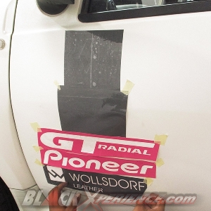 Pengemalan cutting sticker di bodi eksterior