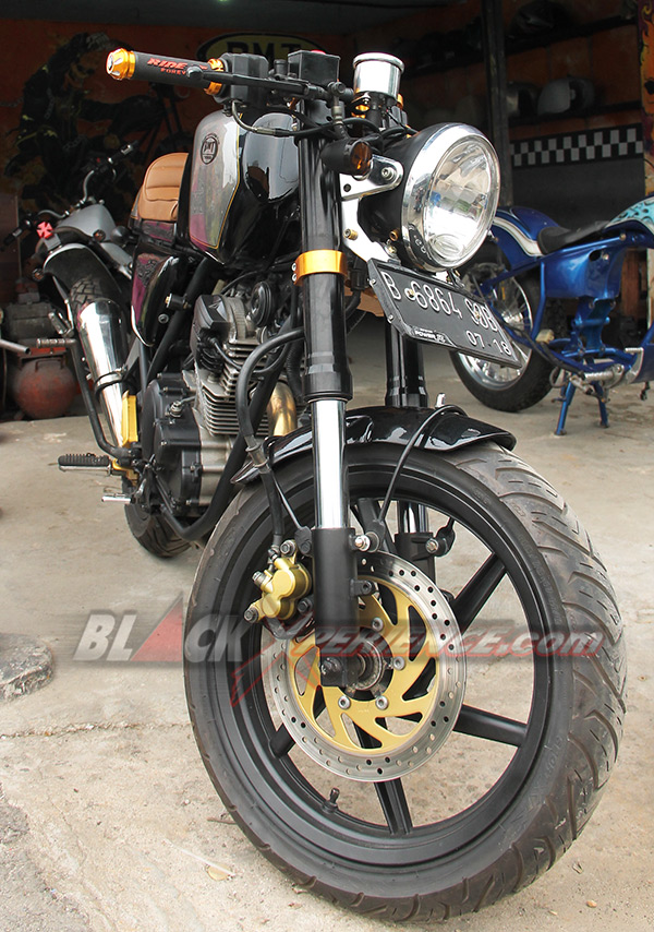 Yamaha Scorpio Cafe Racer, salah satu koleksi BMT