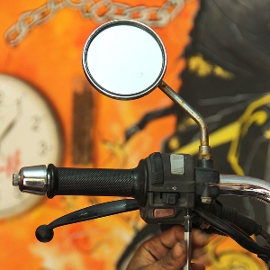 Komponen saklar lampu, dan sebagainya ikut dibongkar