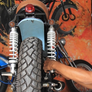 Pemasangan shockbreaker belakang