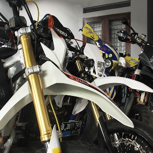 Jajaran motor supermoto karya Caos Custom Bike