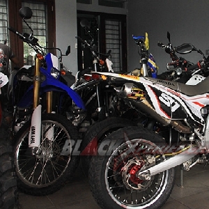 Jajaran motor supermoto karya Caos Custom Bike