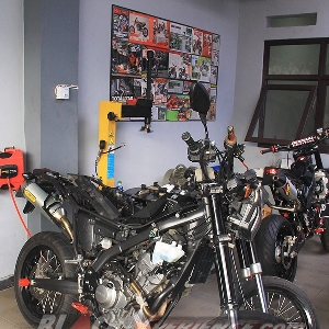 Motor modifikasi lainnya yang ada di bengkel Caos Custom Bike