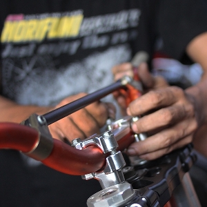 Stang fatbar mulai dipasang