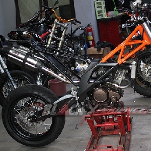 Tampang samping motor sebelum perakitan final