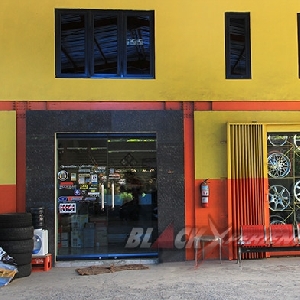 Tampak depan store HS Autocar