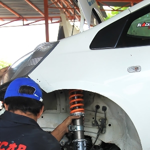 Pemasangan suspensi JS Racing