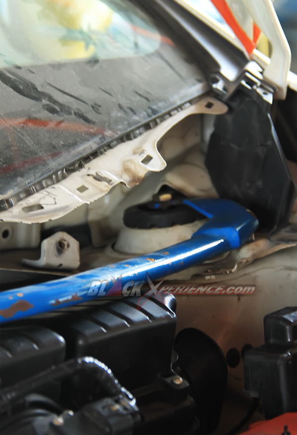 Pemasangan strut bar