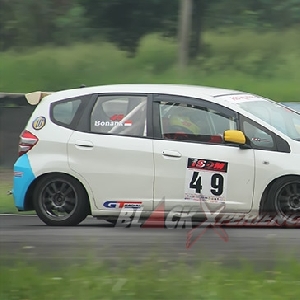 Proses test ride Honda Jazz touring car