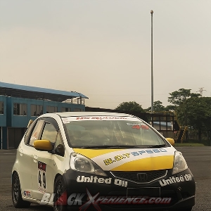 Tampilan depan Honda Jazz touring car