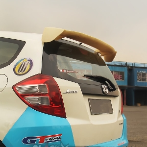 Tampilan belakang Honda Jazz touring car