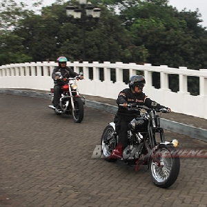 Ujicoba Harley-Davidson softail evo oleh om Don, builder D+J Motospot
