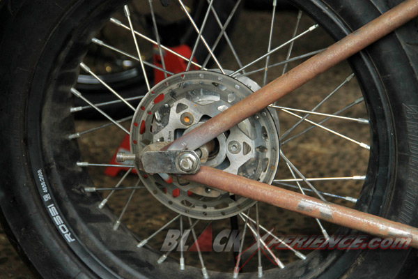 Mengukur bracket as roda agar presisi dengan rangka