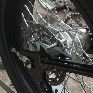 Roda hingga disc brake sudah pada tempatnya, siap menunggu tahap selanjutnya